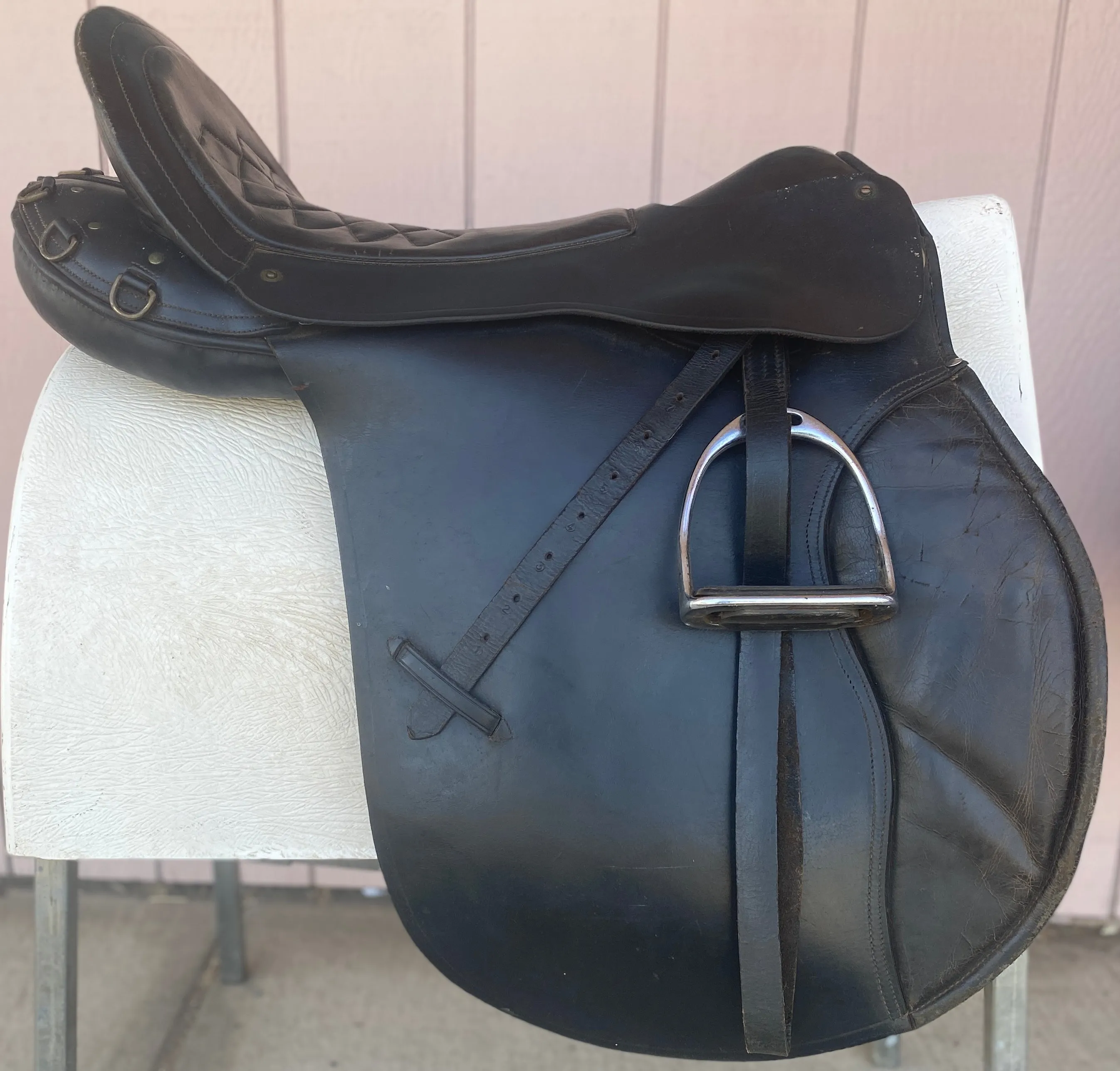 22” Black Trekking Saddle