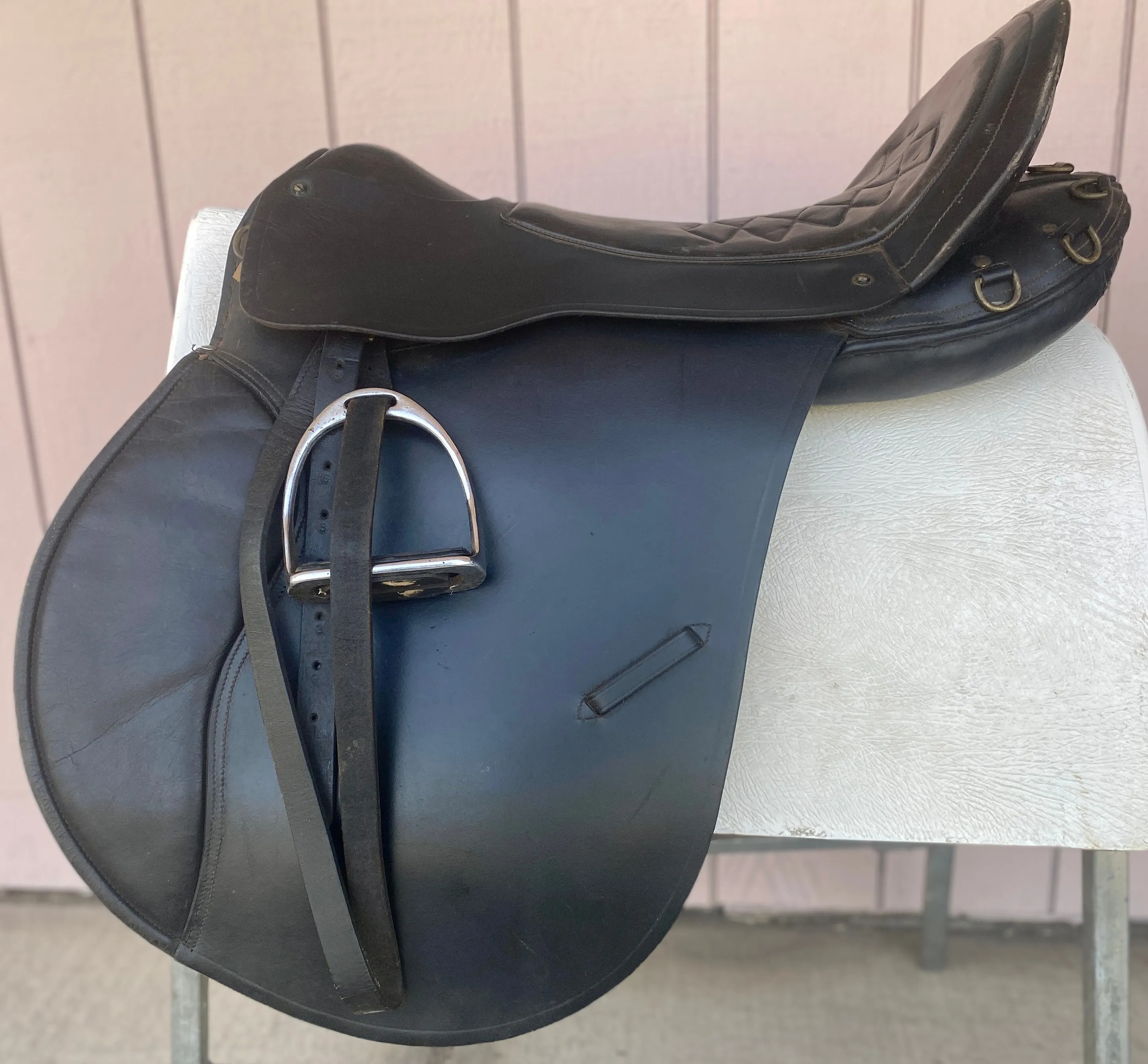 22” Black Trekking Saddle