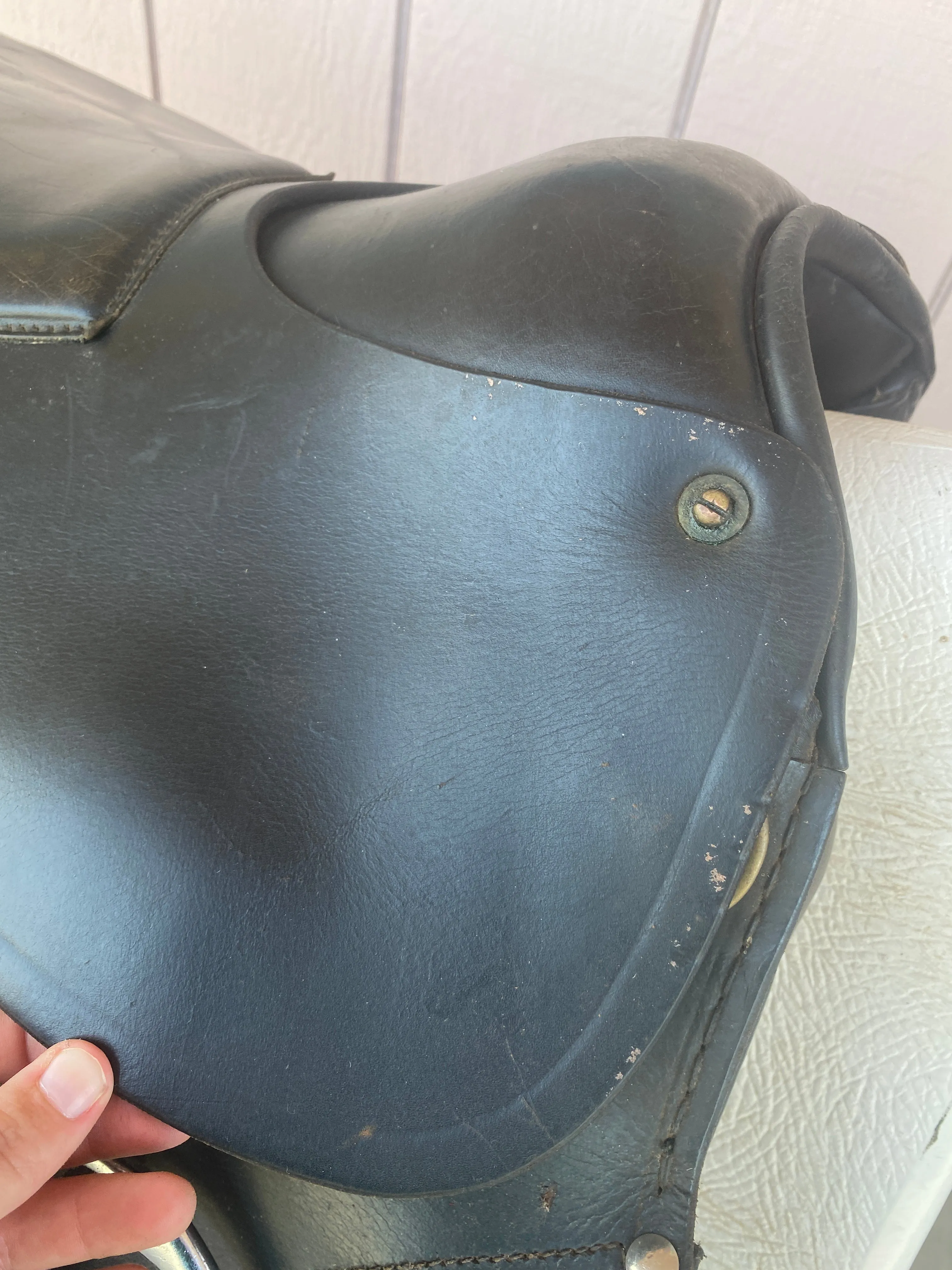 22” Black Trekking Saddle