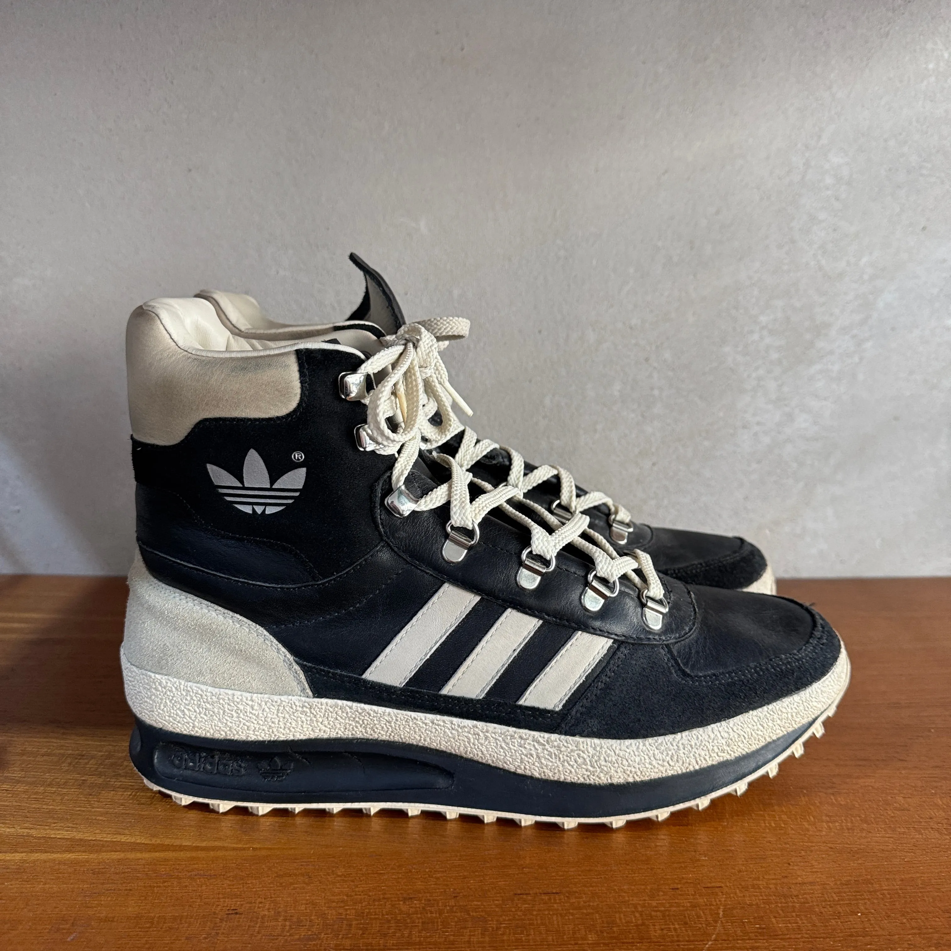 Adidas Trekking 2005 Navy / White - UK 9