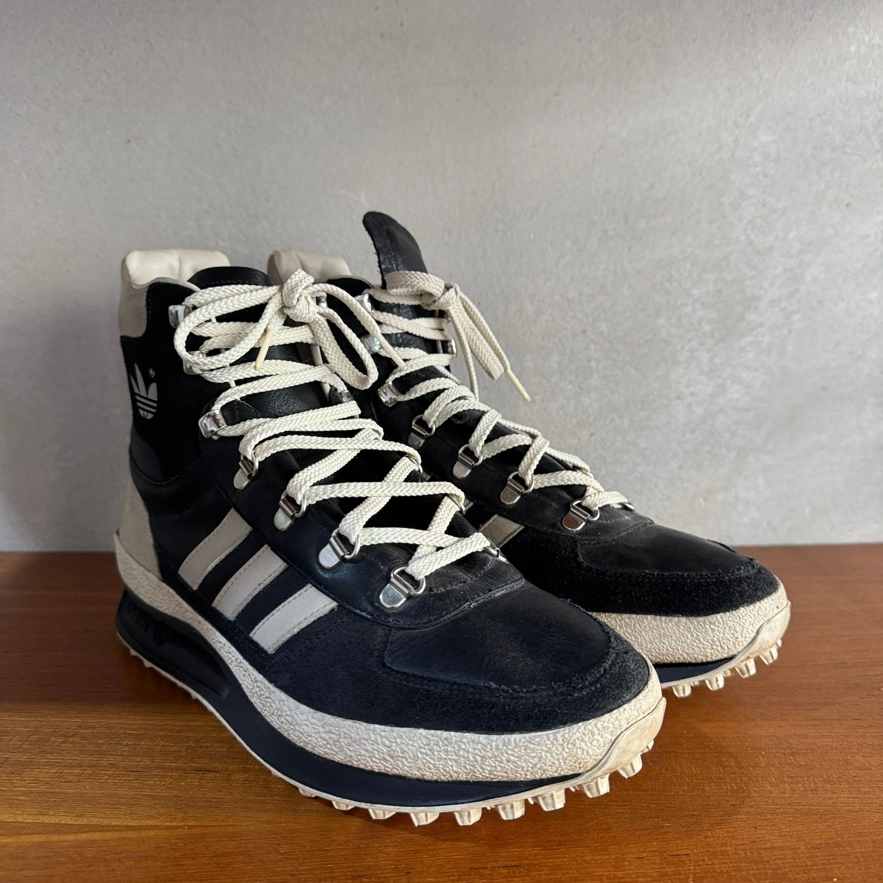 Adidas Trekking 2005 Navy / White - UK 9