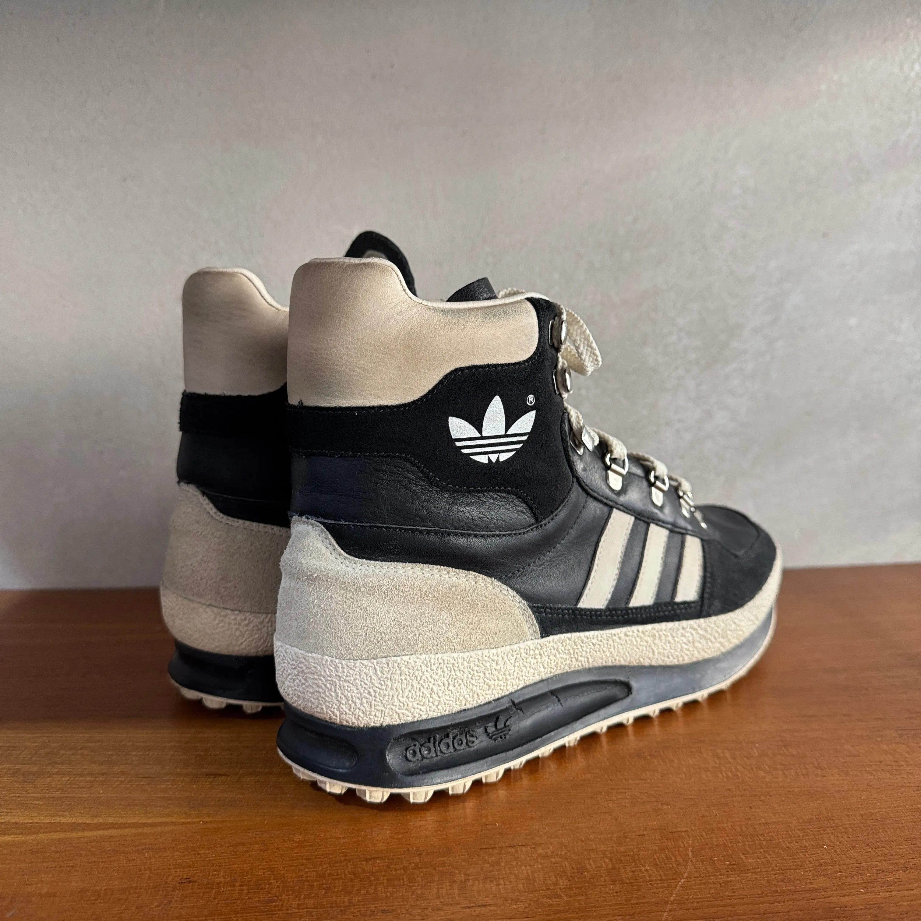 Adidas Trekking 2005 Navy / White - UK 9