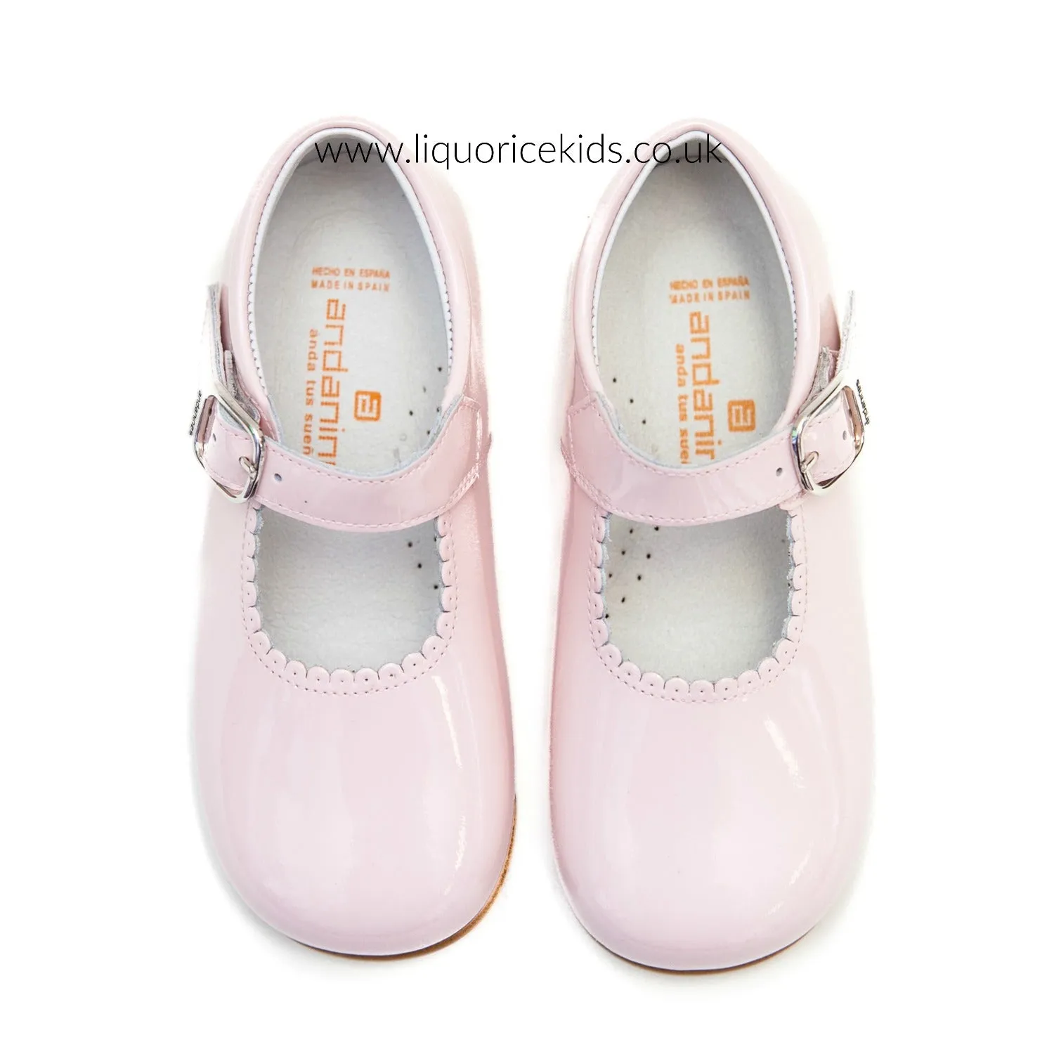 Andanines Girls Pale Pink Patent Mary Janes With Scallop Edging.