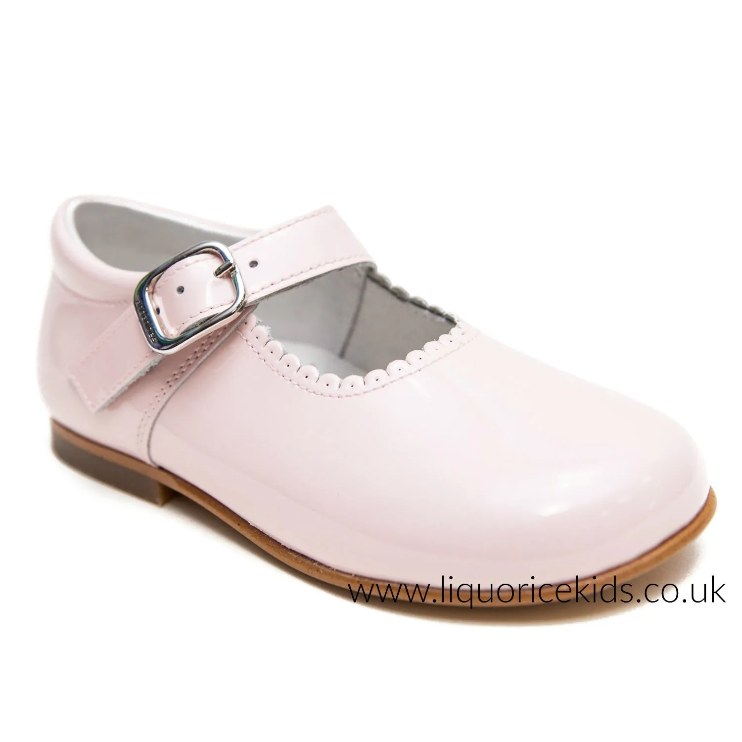 Andanines Girls Pale Pink Patent Mary Janes With Scallop Edging.