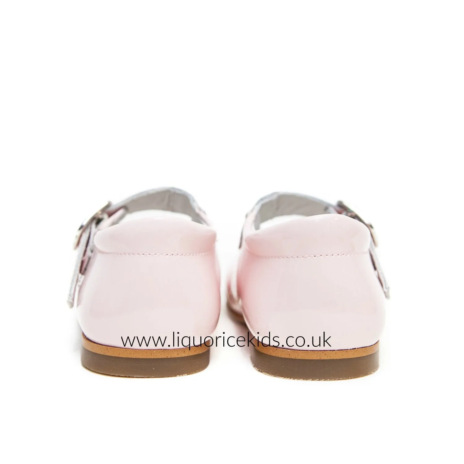 Andanines Girls Pale Pink Patent Mary Janes With Scallop Edging.