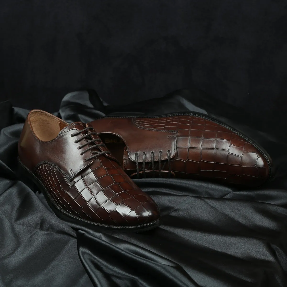 Brown Lace-Up Shoes with Deep Cut Leather Toe by Brune & Bareskin