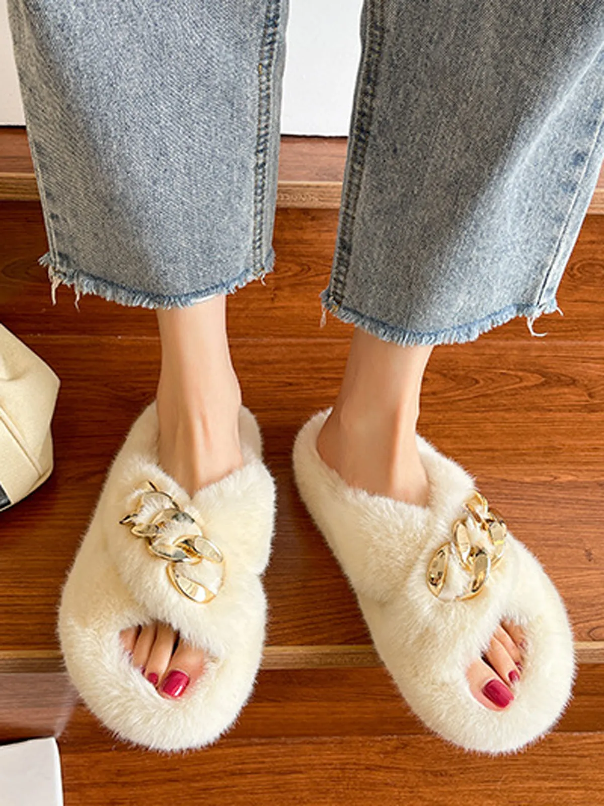 Chain Link Fuzzy Slippers - Beige