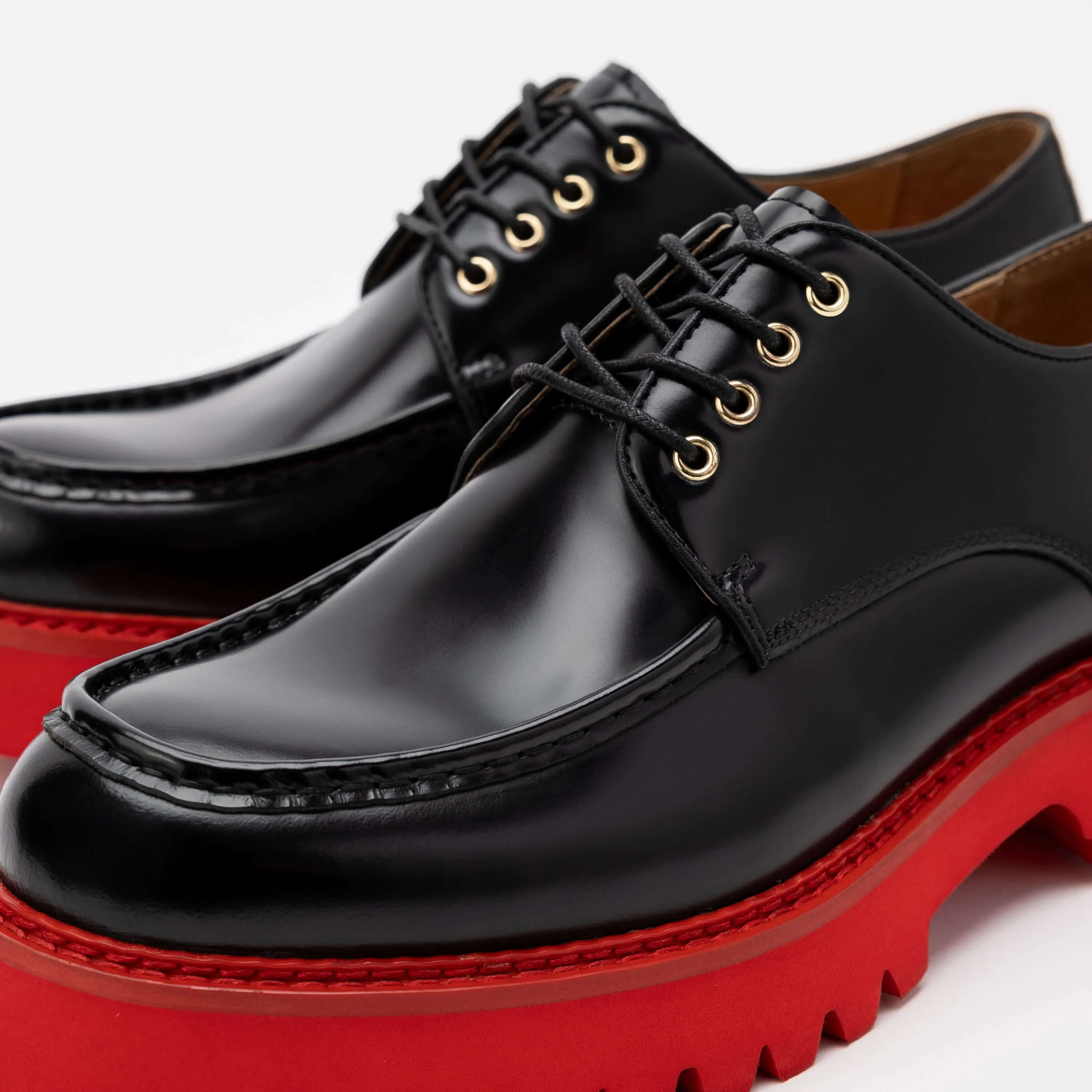 Luca Black/Red Lug Derbys