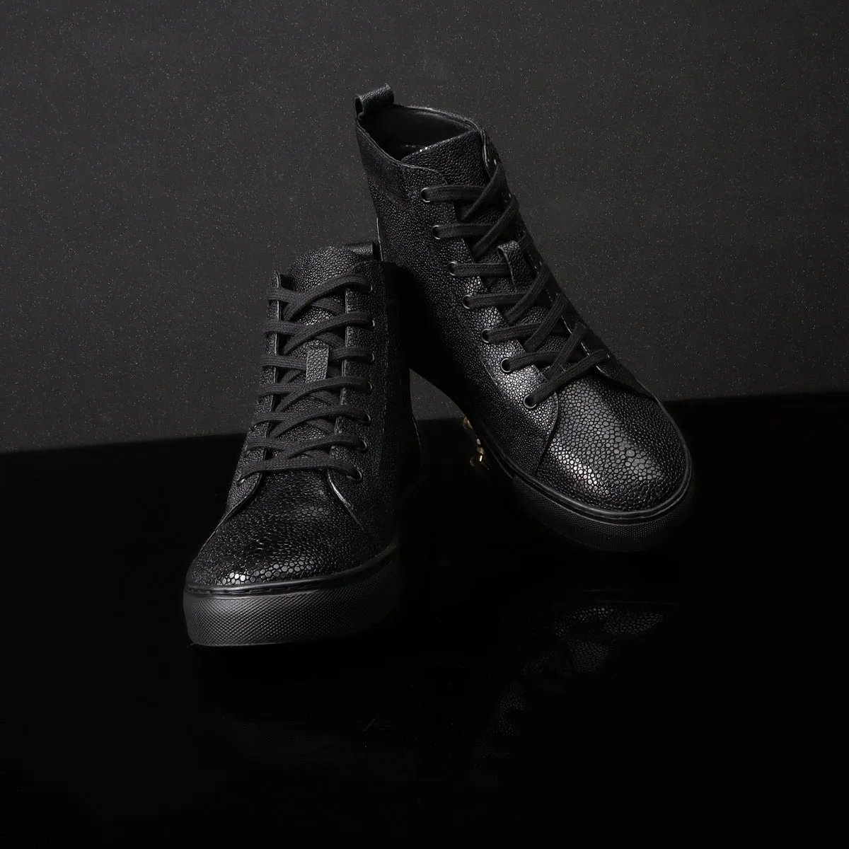 Men's Black Stingray Leather Sneakers