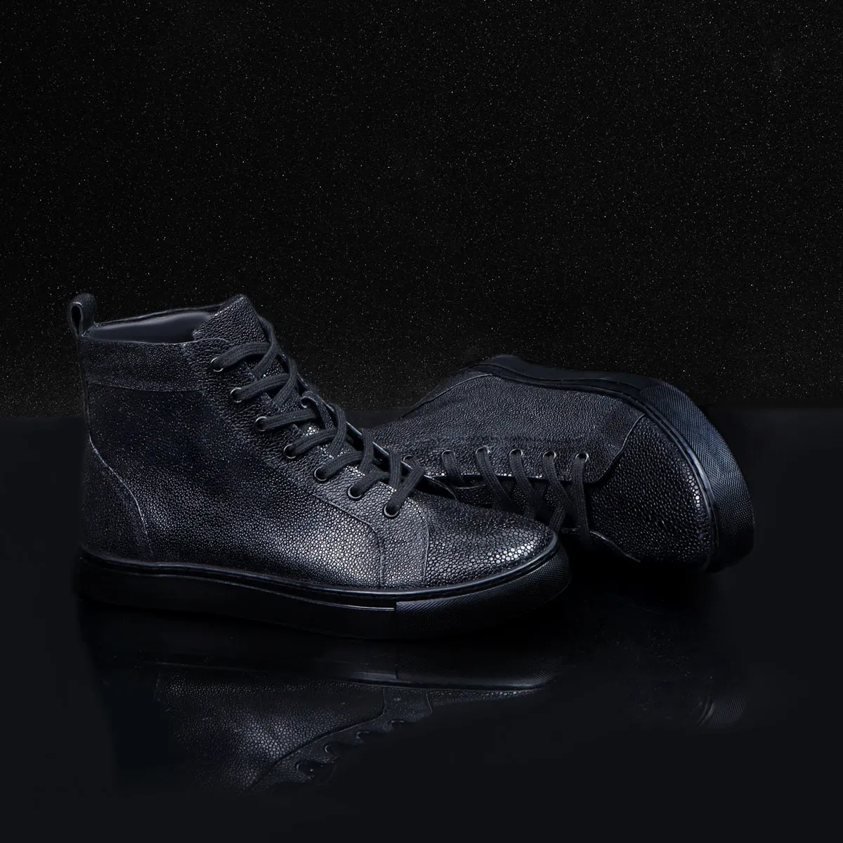 Men's Black Stingray Leather Sneakers