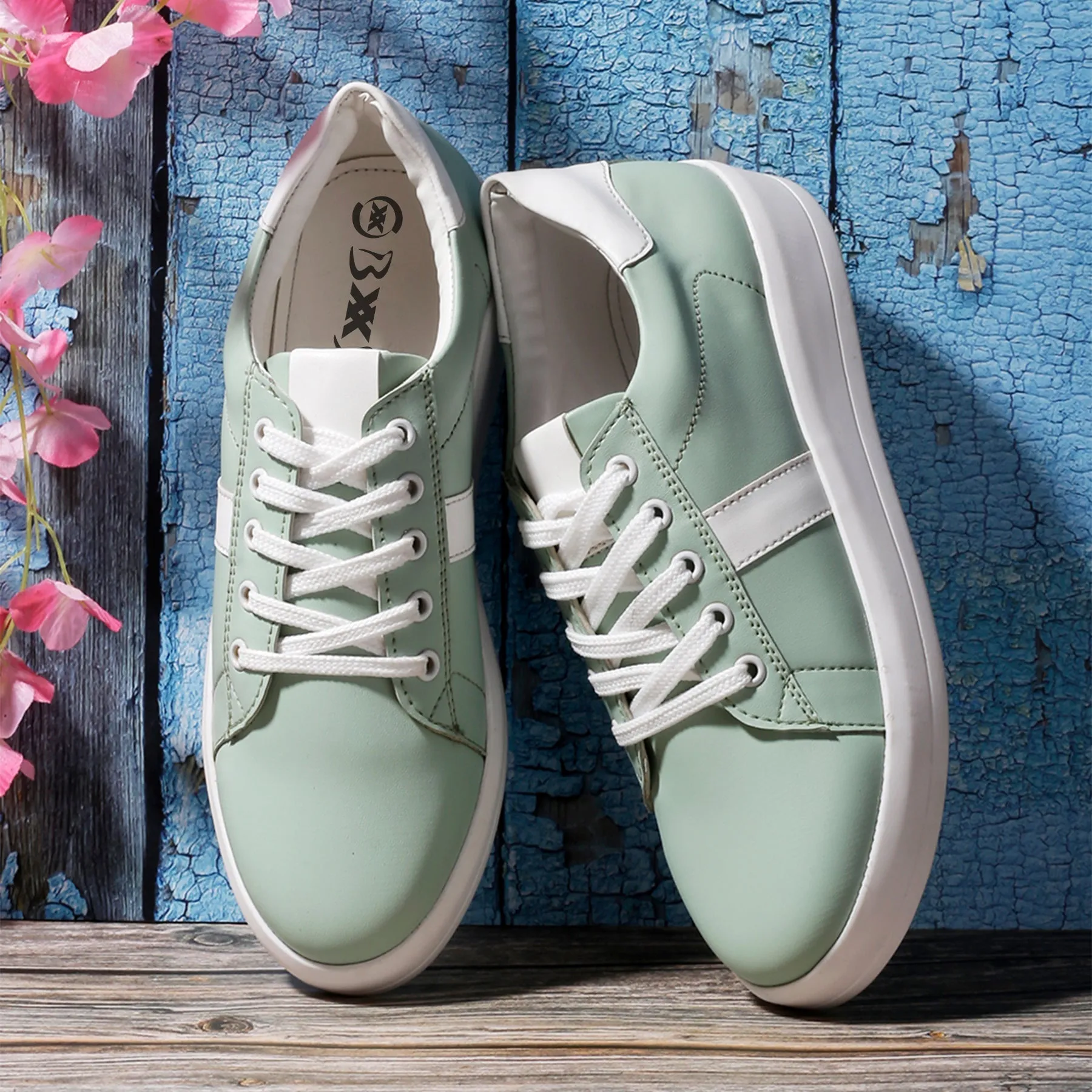 New Trendy  And Casual Sneakers For Women