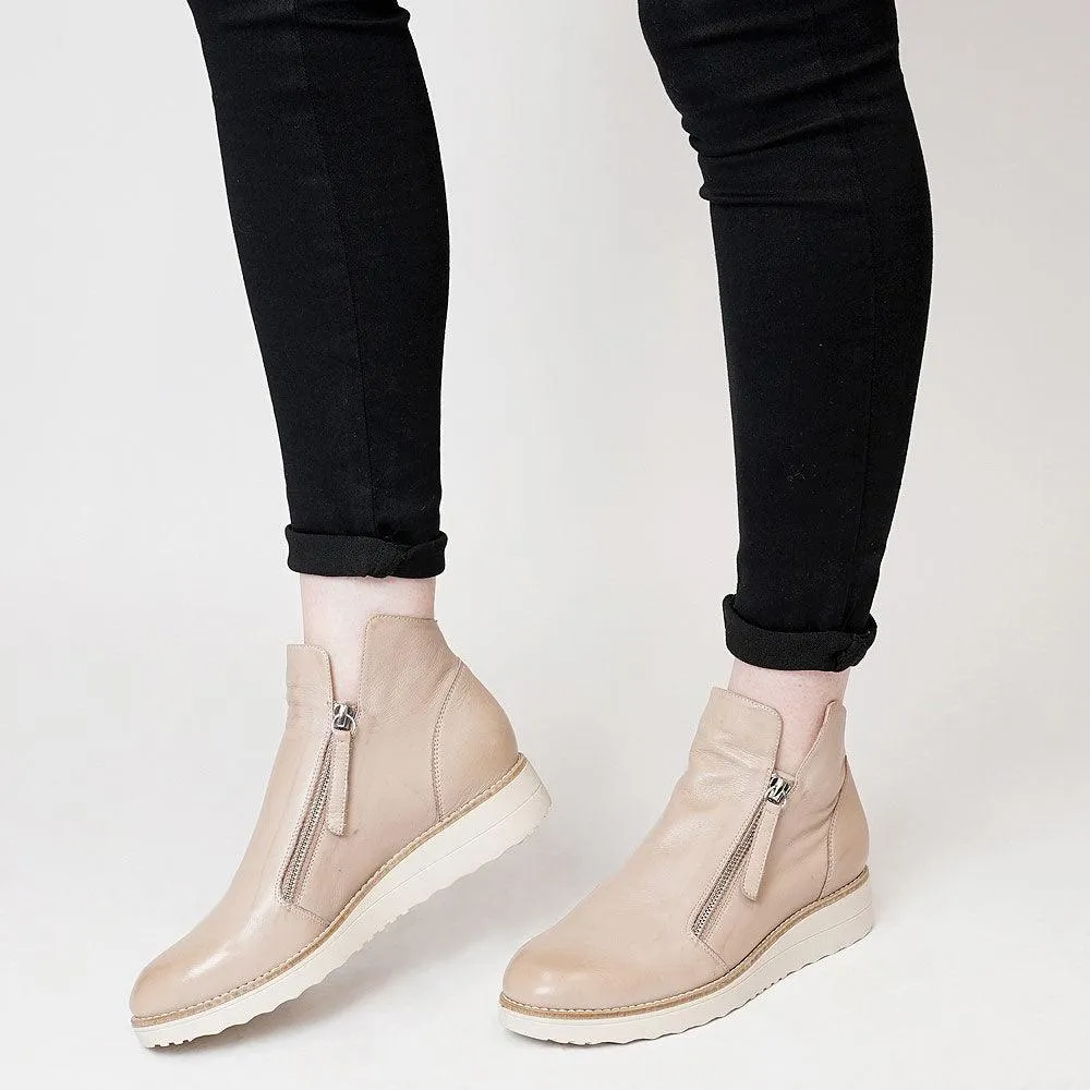 Ohmy Cafe Leather Ankle Boots