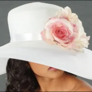 SE6017-White wide brim kentucky derby hat with large light pink yellow and cream roses