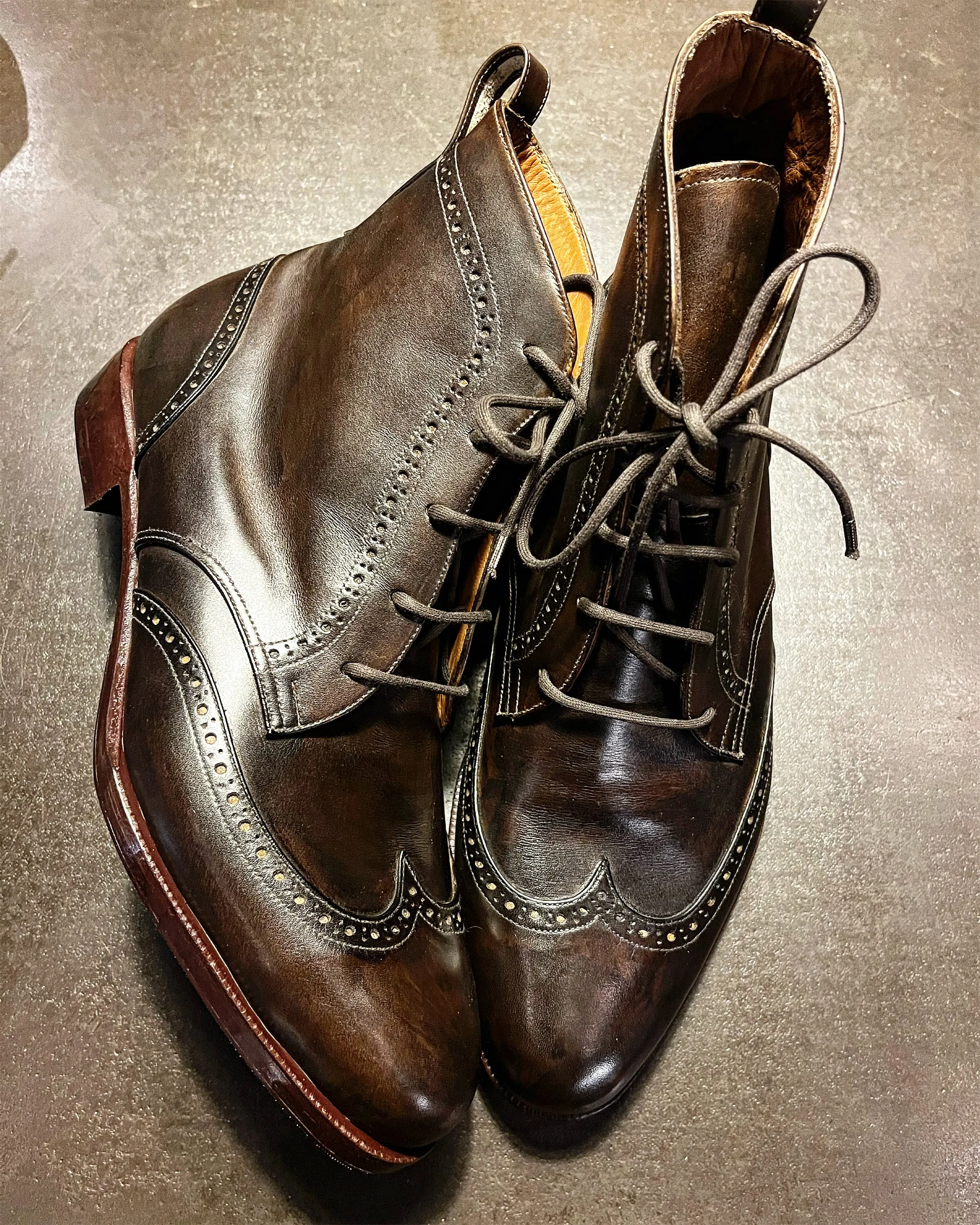 Wingtip derby brogue boot  | choc | calf